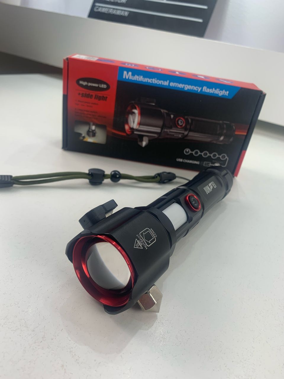 Lampe Torche Multifonctionnel LED Puissante Rechargeable par USB Avec PowerBank – طورش عالي السطوع