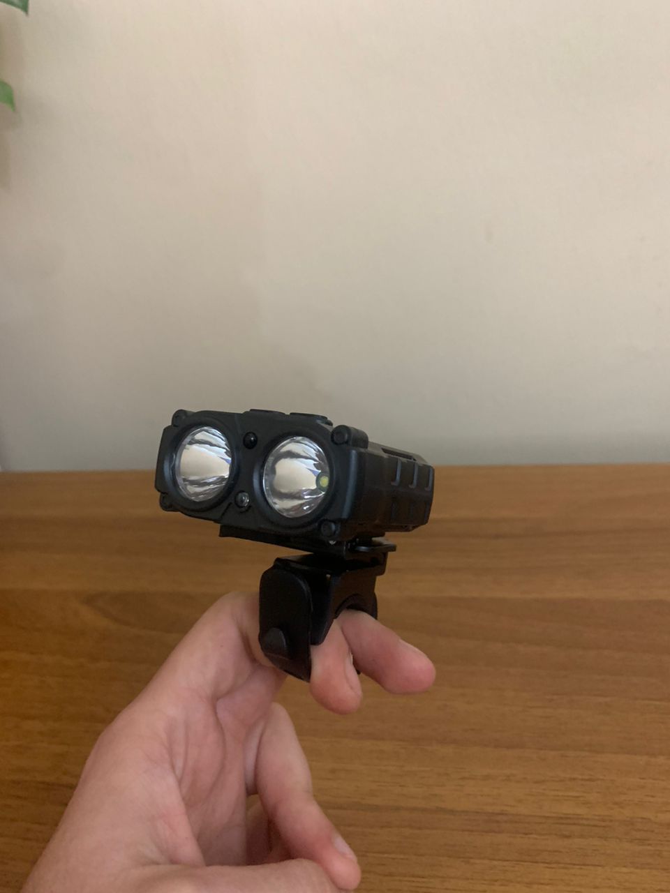 Lampe Frontale Rechargeable - مصباح الرأس و الدراجات قابل لإعادة الشحن
