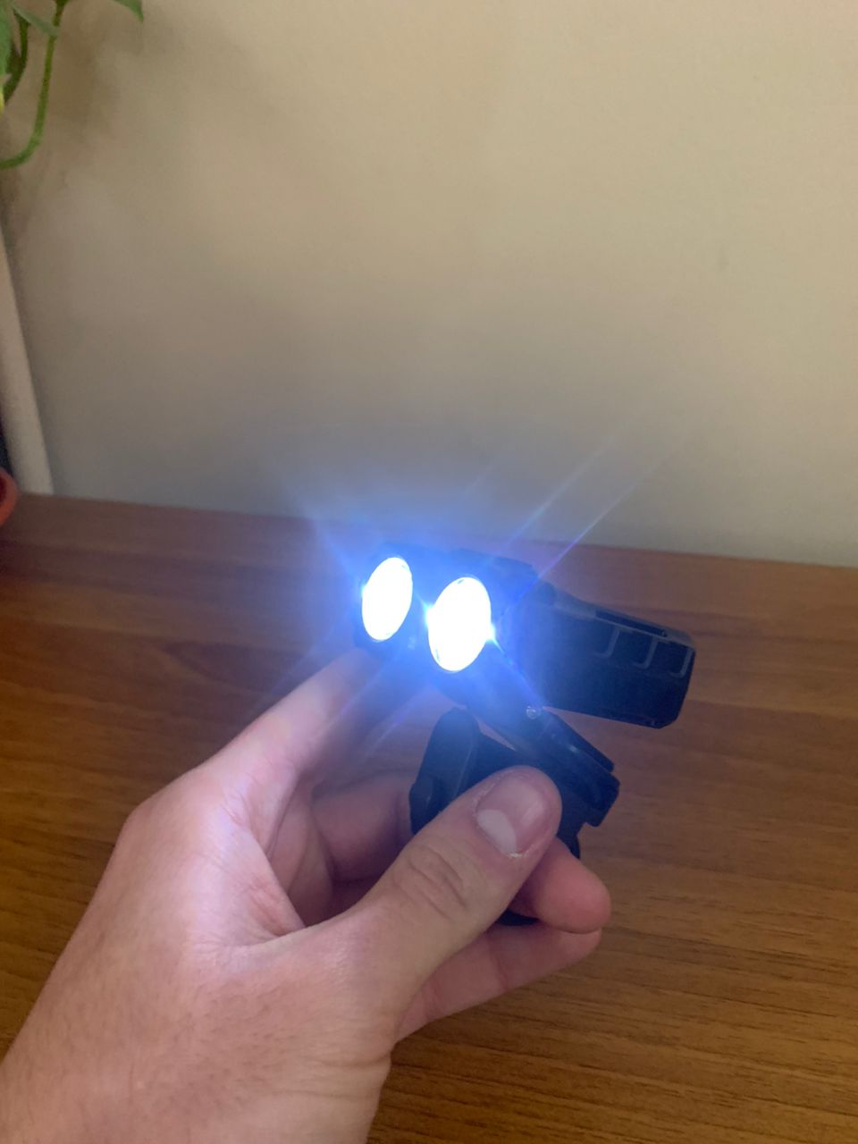 Lampe Frontale Rechargeable - مصباح الرأس و الدراجات قابل لإعادة الشحن