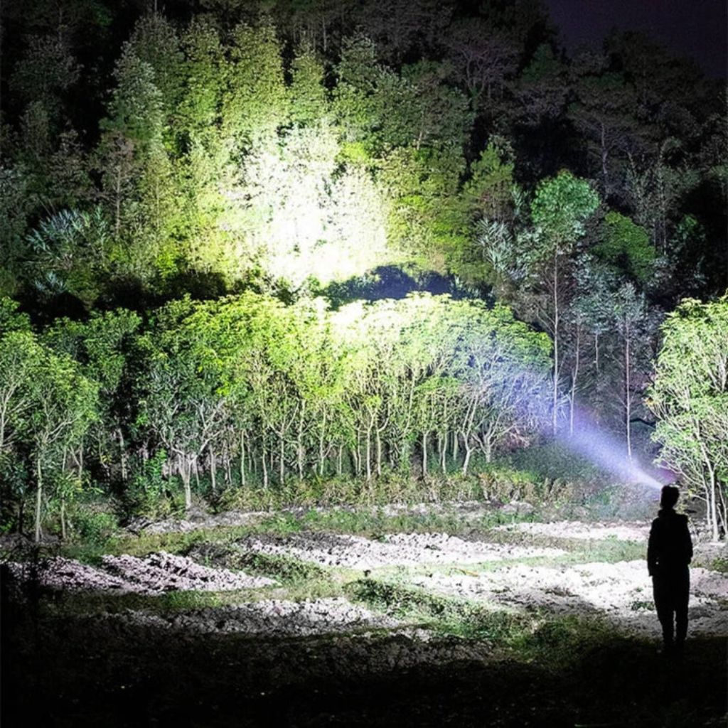 Lampe de Poche LED à Zoom Télescopique avec Bandes Fluorescentes - مصباح يدوي مع زووم تلسكوبي
