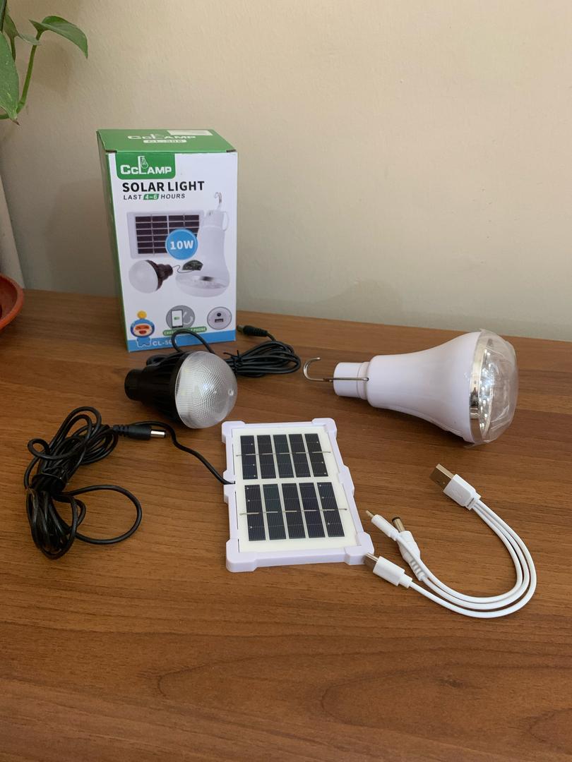 Lampe de Camping LED avec Panneau Solaire 10 W – مصباح تخييم يعمل بالطاقة الشمسية