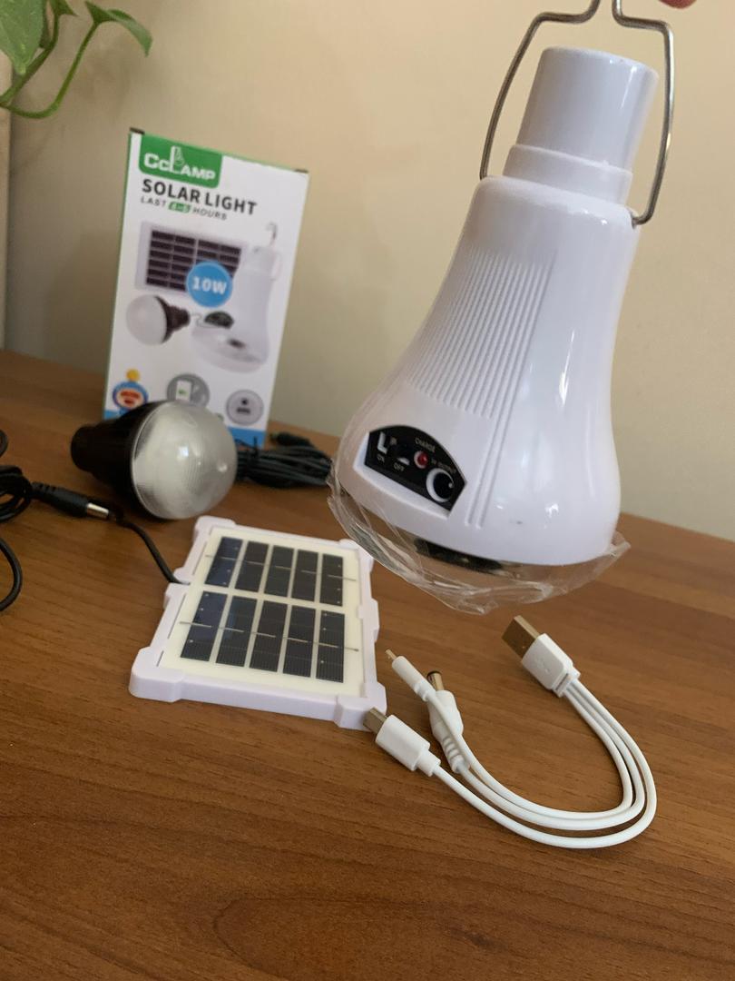 Lampe de Camping LED avec Panneau Solaire 10 W – مصباح تخييم يعمل بالطاقة الشمسية