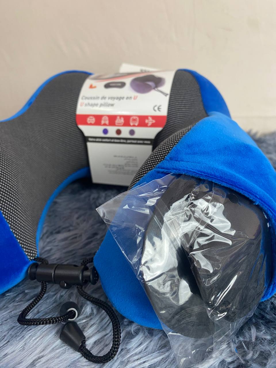 Kit de voyage 3in1 Oreiller en mousse à mémoire de forme en forme de U avec Bouchon d’oreille et Bandeau Yeux