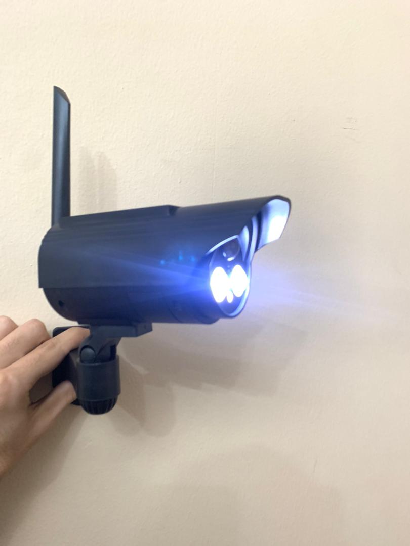 Fausse Caméra et Lampe solaire avec suivi de mouvement