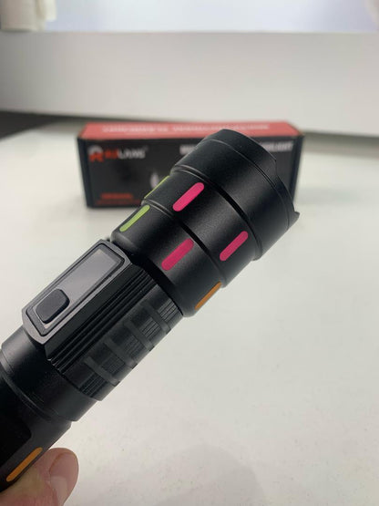 Lampe de Poche LED à Zoom Télescopique avec Bandes Fluorescentes - مصباح يدوي مع زووم تلسكوبي