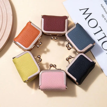 محفظة مجوهرات صغيرة وأنيقة مصنوعة من الجلد