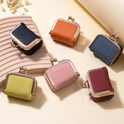 محفظة مجوهرات صغيرة وأنيقة مصنوعة من الجلد